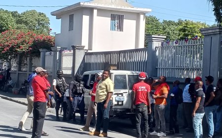 Nouvelle journée de manifestation des employés du CNE devant les locaux du MTPTC