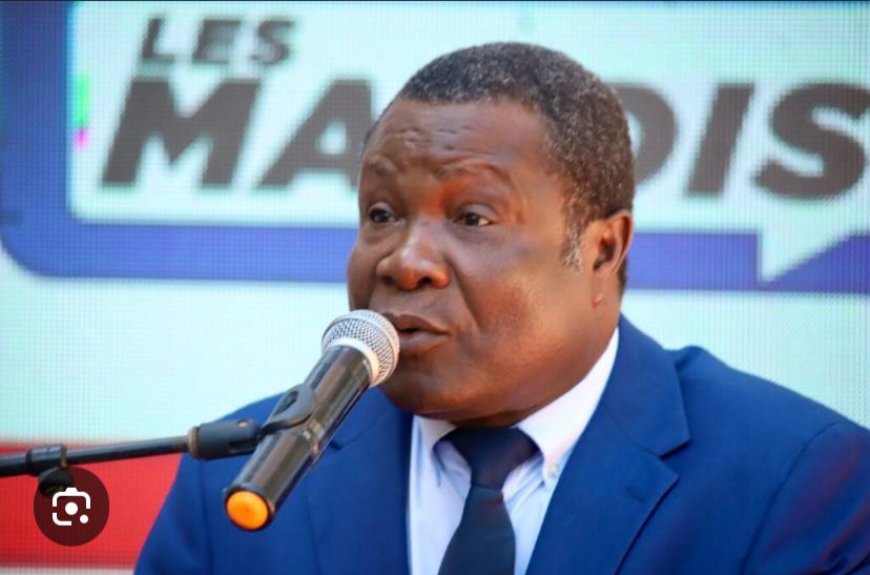 Après sa chute, le ministre de l’Éducation reste aux commandes à distance