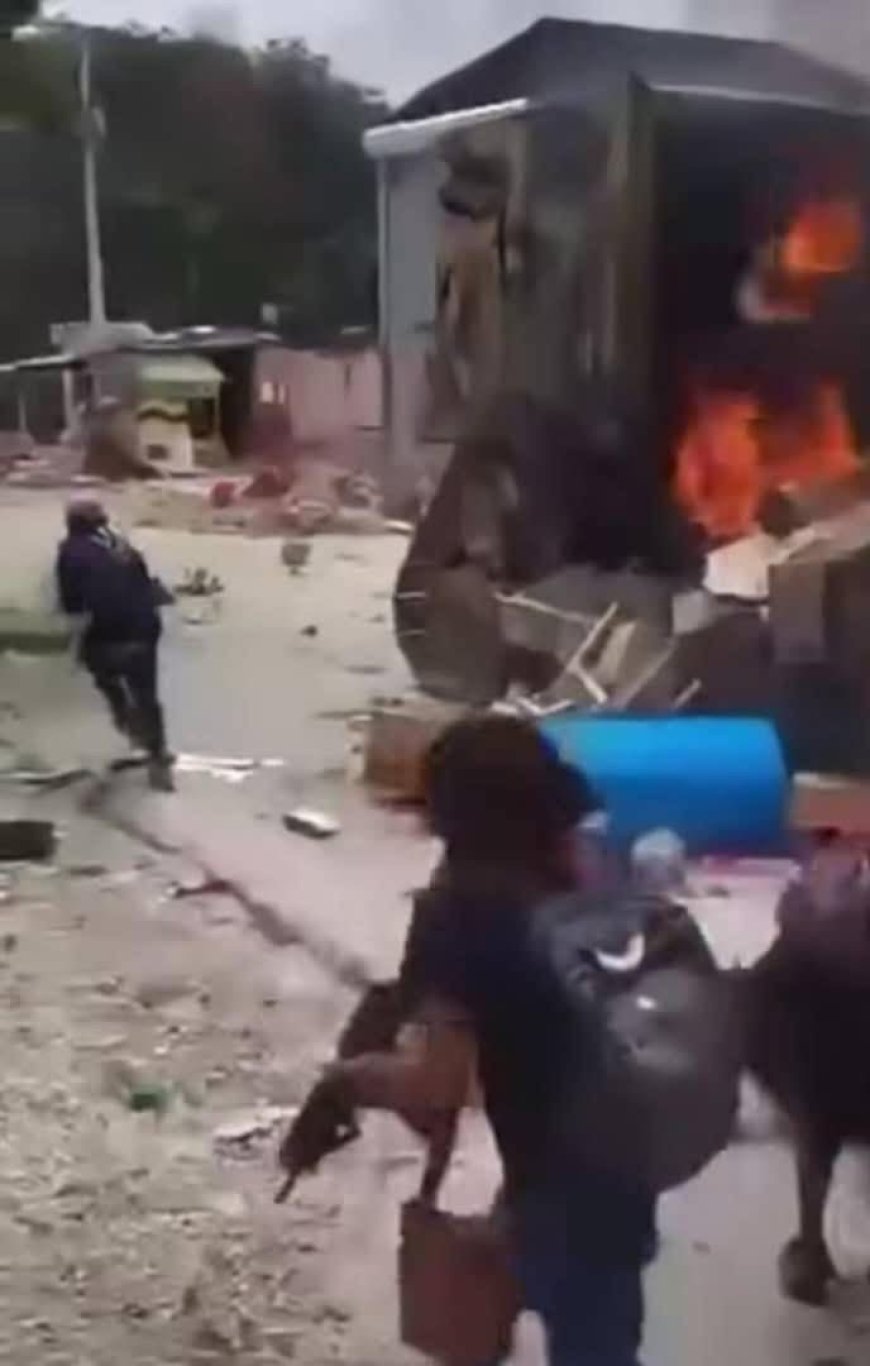 Mirebalais : un blindé de la PNH incendié par “Viv Ansanm